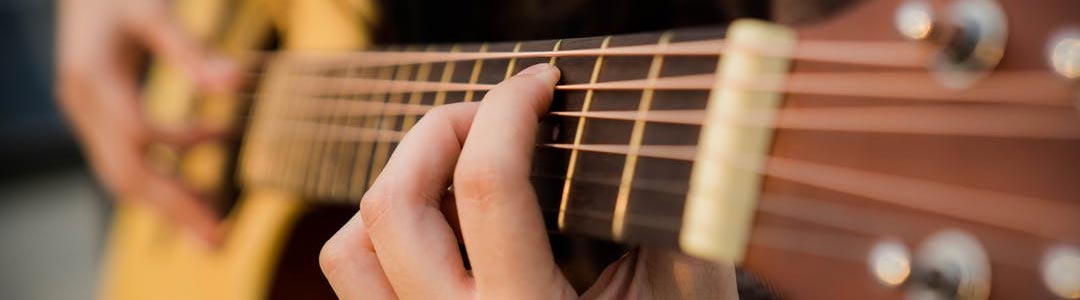 Guitare moderne, classique et basse